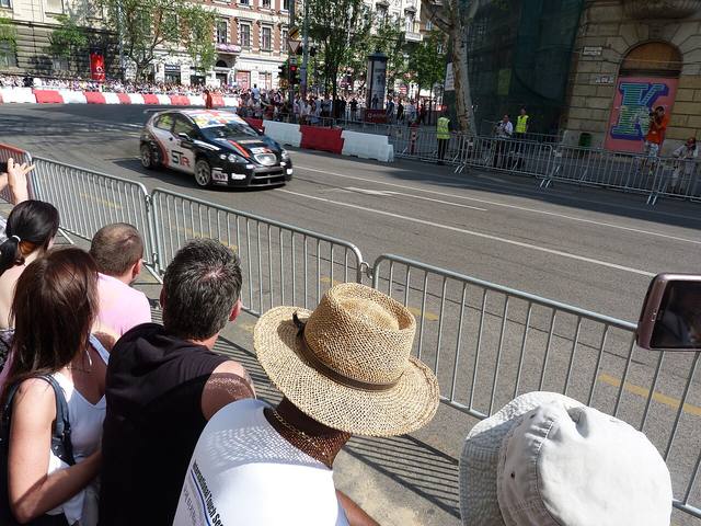 F1赛车心理课：如何在关键时刻稳住（规则判罚视角）